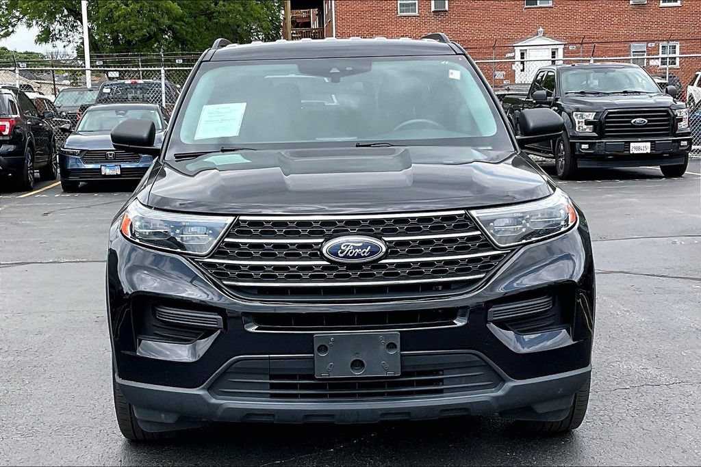 Certified 2022 Ford Explorer XLT AWD/4WD image 2