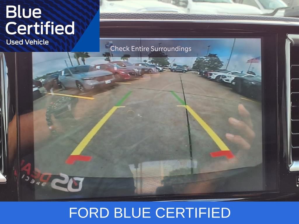 Used 2024 Chrysler Pacifica Touring-L image 10