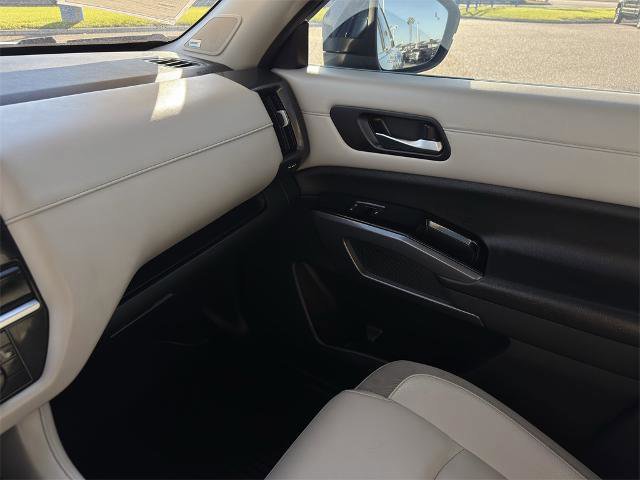 Used 2022 Nissan Pathfinder SL w/ SL Premium Package image 30