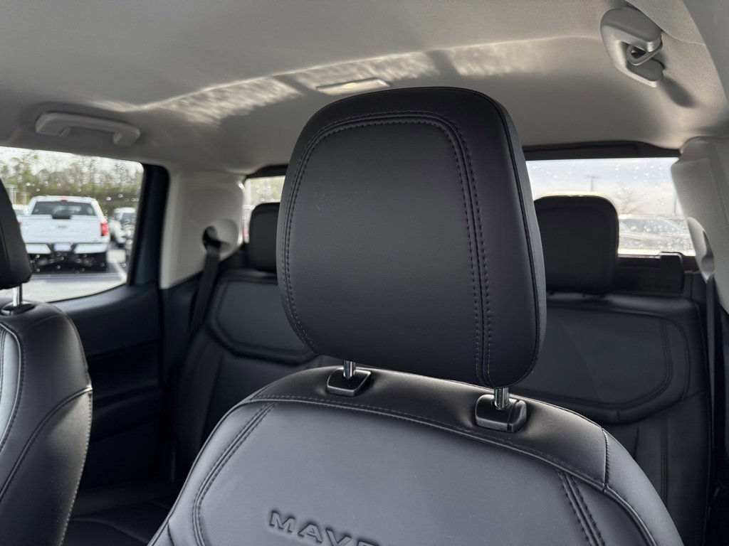 Certified 2025 Ford Maverick Lariat w/ Black Appearance Package image 23