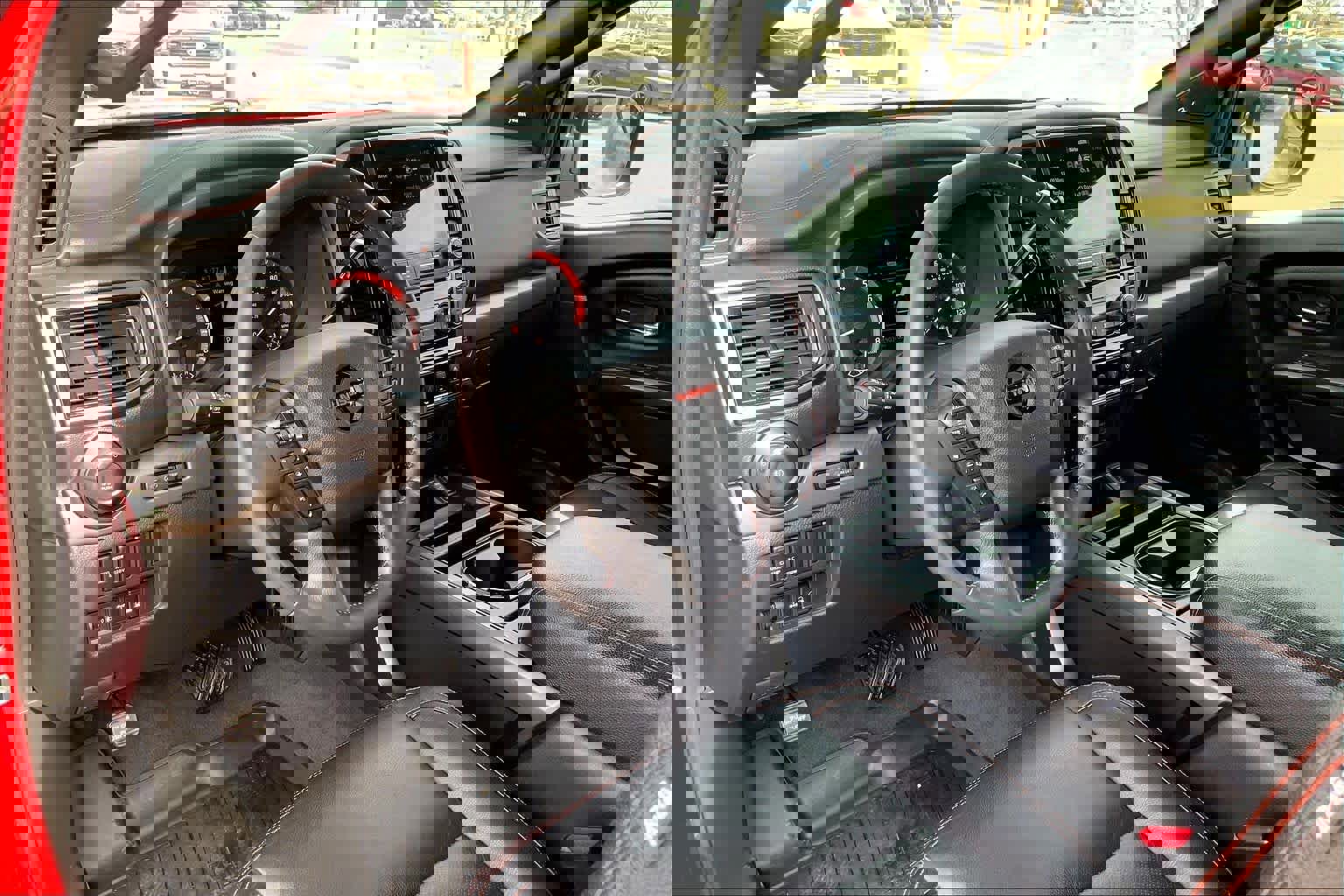 Used 2022 Nissan Titan PRO-4X w/ Pro-4x Convenience Package image 18