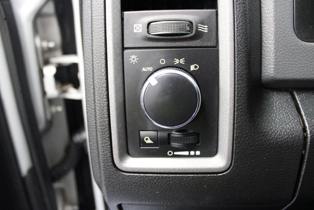 Used 2018 RAM 2500 Tradesman w/ Chrome Appearance Group AWD/4WD image 16