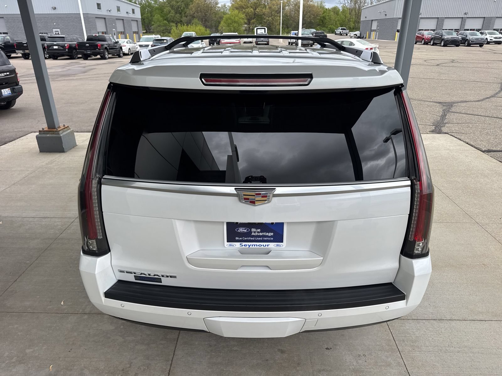 Used 2019 Cadillac Escalade Luxury AWD/4WD image 7