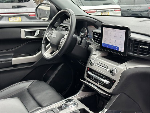 Certified 2022 Ford Explorer XLT w/ Equipment Group 202A image 33