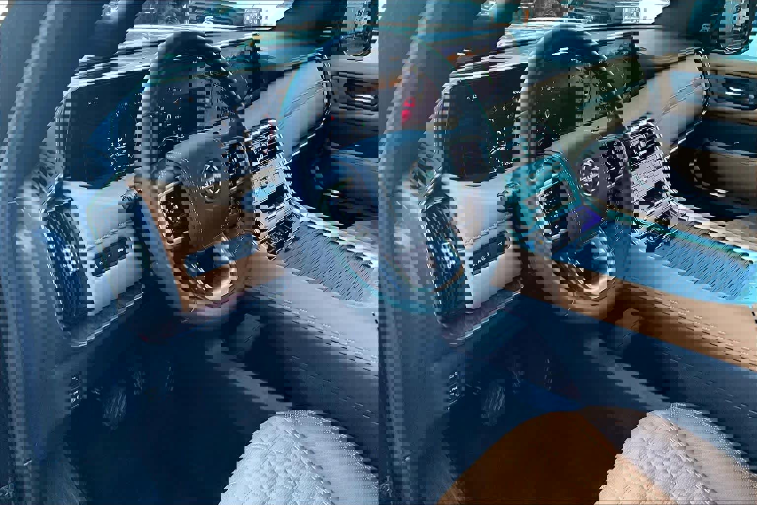 Used 2025 Nissan Armada Platinum Reserve image 17