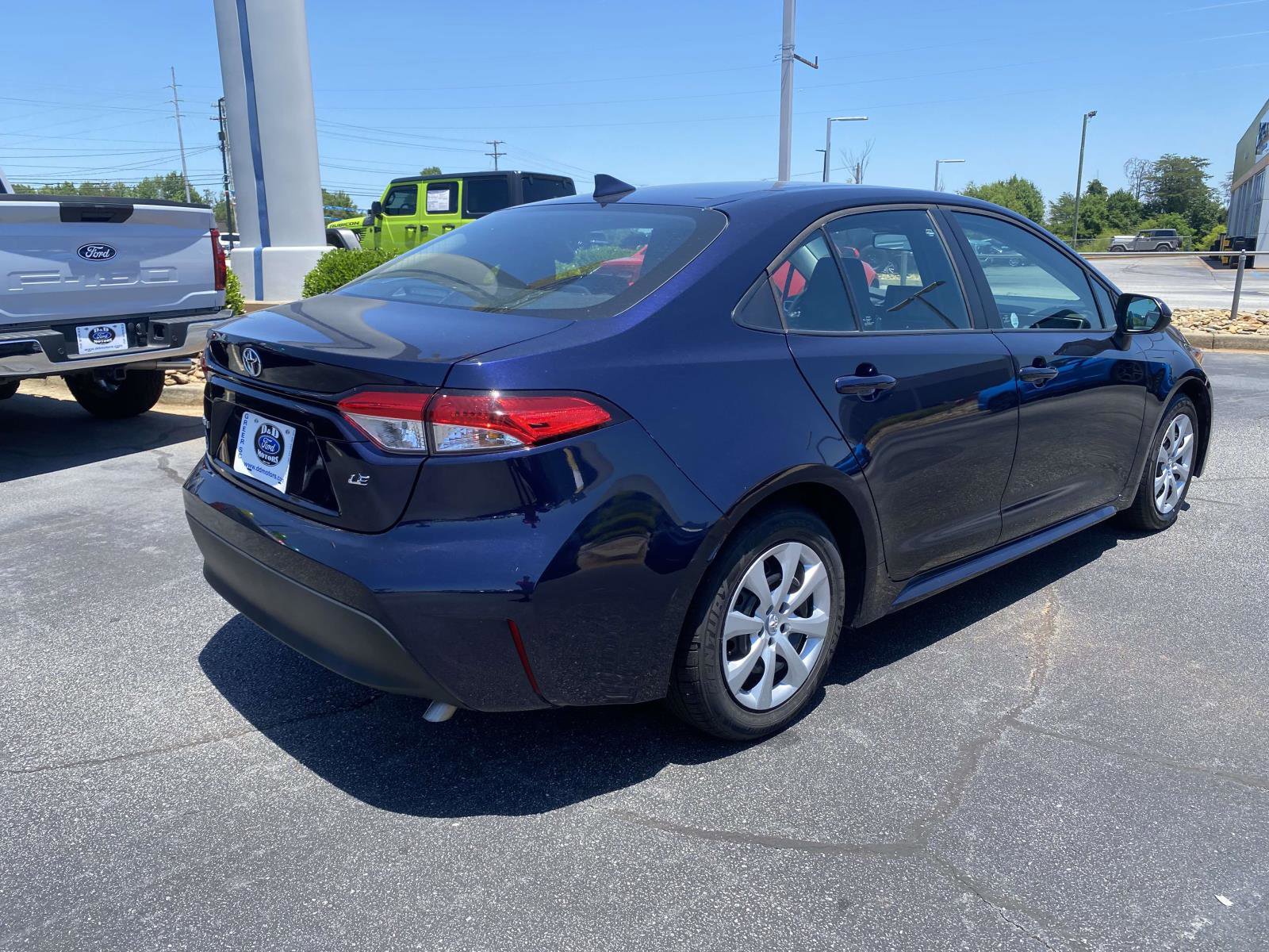 Used 2023 Toyota Corolla LE FWD image 7