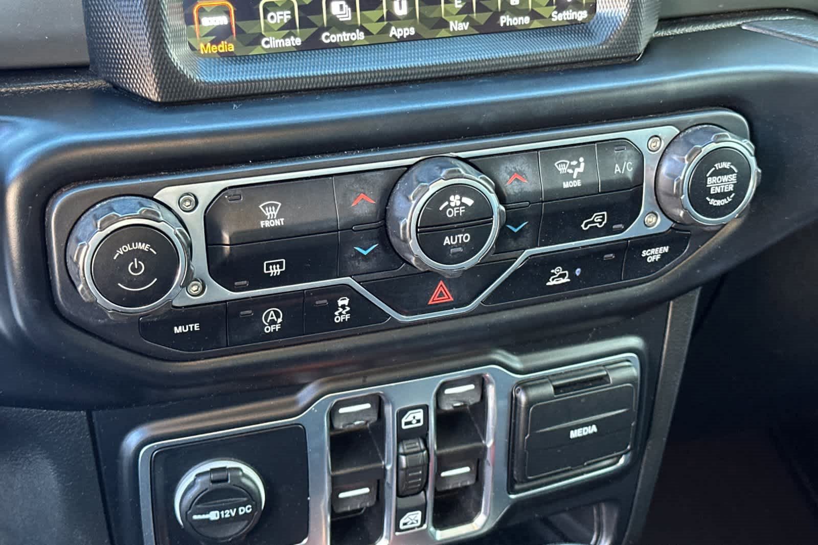 Used 2022 Jeep Wrangler Unlimited Sahara image 22