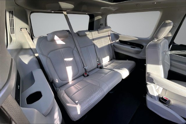 Used 2022 Jeep Wagoneer Series III w/ Premium Group I AWD/4WD image 26