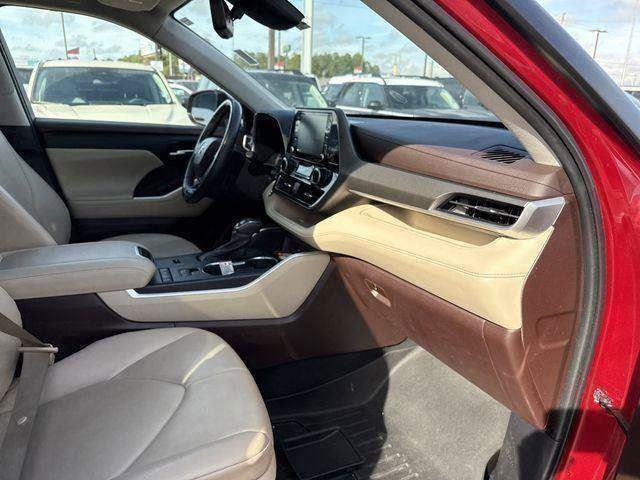 Used 2021 Toyota Highlander XLE image 20