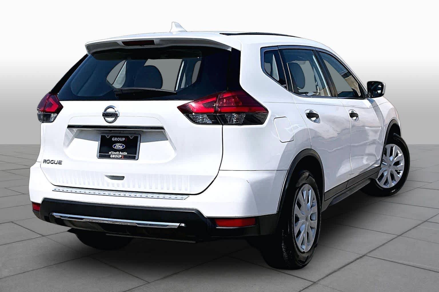 Used 2017 Nissan Rogue S FWD image 7