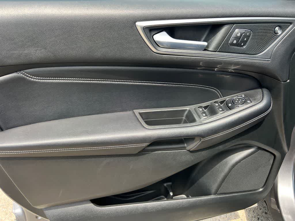 Certified 2022 Ford Edge Titanium AWD/4WD image 10