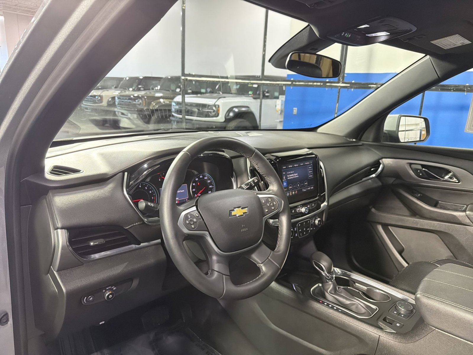 Used 2023 Chevrolet Traverse LT image 20