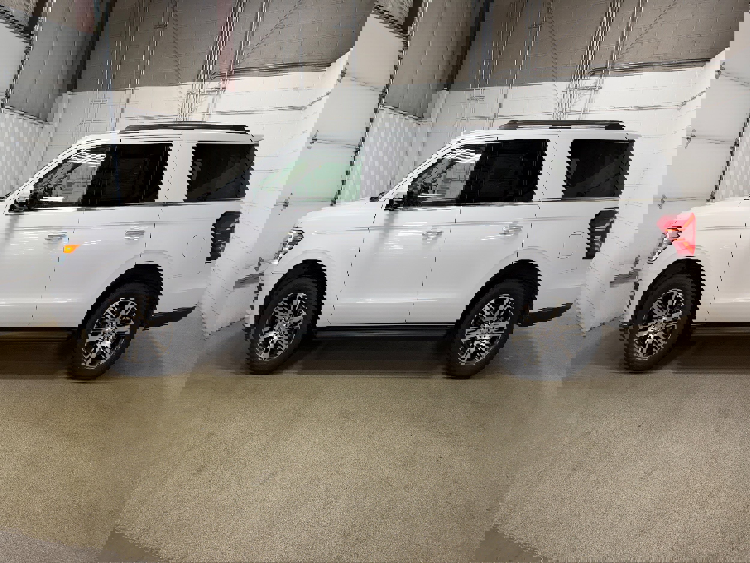 Certified 2024 Ford Expedition Limited image 5