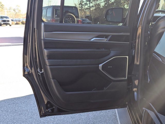 Used 2024 Jeep Wagoneer Series II image 30