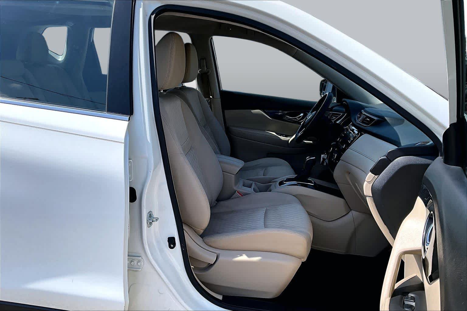 Used 2017 Nissan Rogue S FWD image 11