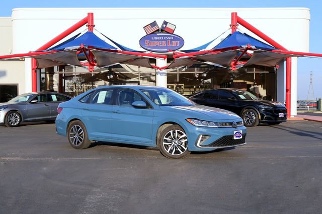 Used 2025 Volkswagen Jetta SE image 1