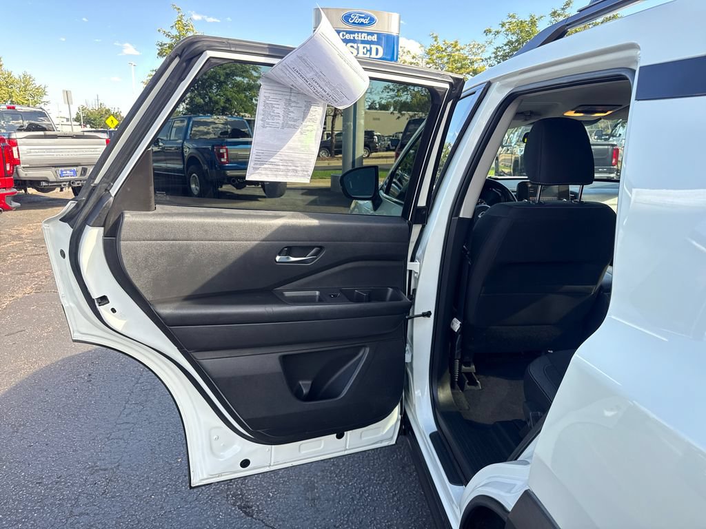 Used 2022 Nissan Pathfinder SV w/ SV Black Package FWD image 20