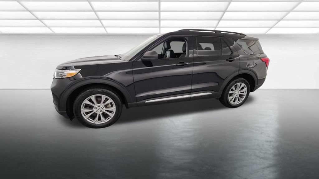 Certified 2024 Ford Explorer XLT w/ Equipment Group 202A AWD/4WD image 4
