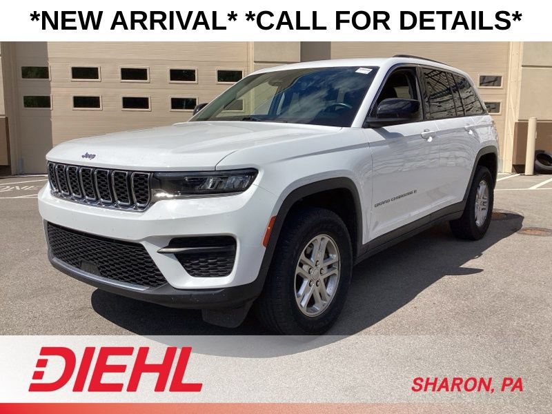 Used 2022 Jeep Grand Cherokee Laredo w/ Luxury Tech Group I AWD/4WD image 3
