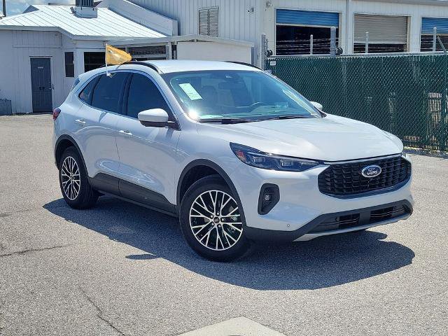 Certified 2025 Ford Escape SE w/ PHEV Premium Package FWD image 1