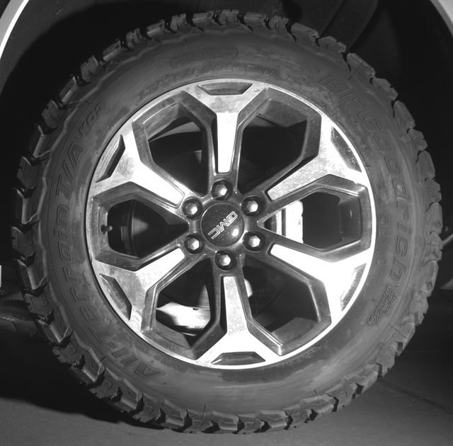 Used 2025 GMC Yukon XL AT4 w/ AT4 Premium Package AWD/4WD image 9