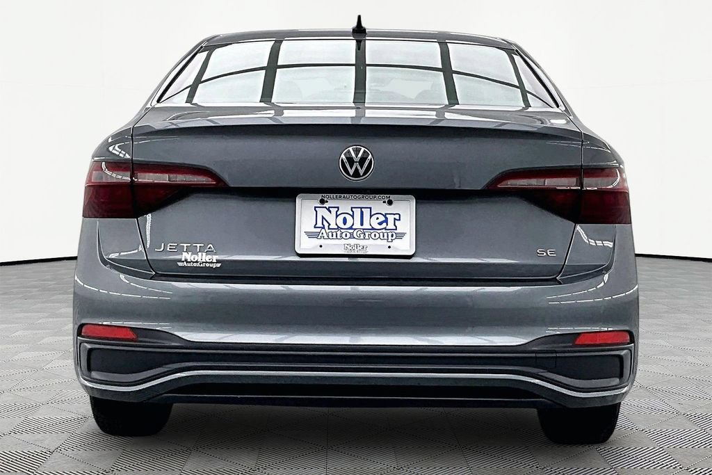 Used 2024 Volkswagen Jetta SE FWD image 4
