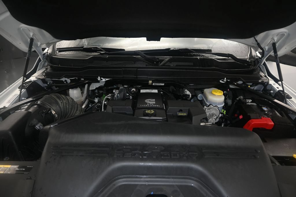 Used 2024 RAM 3500 Tradesman w/ Chrome Appearance Group AWD/4WD image 15