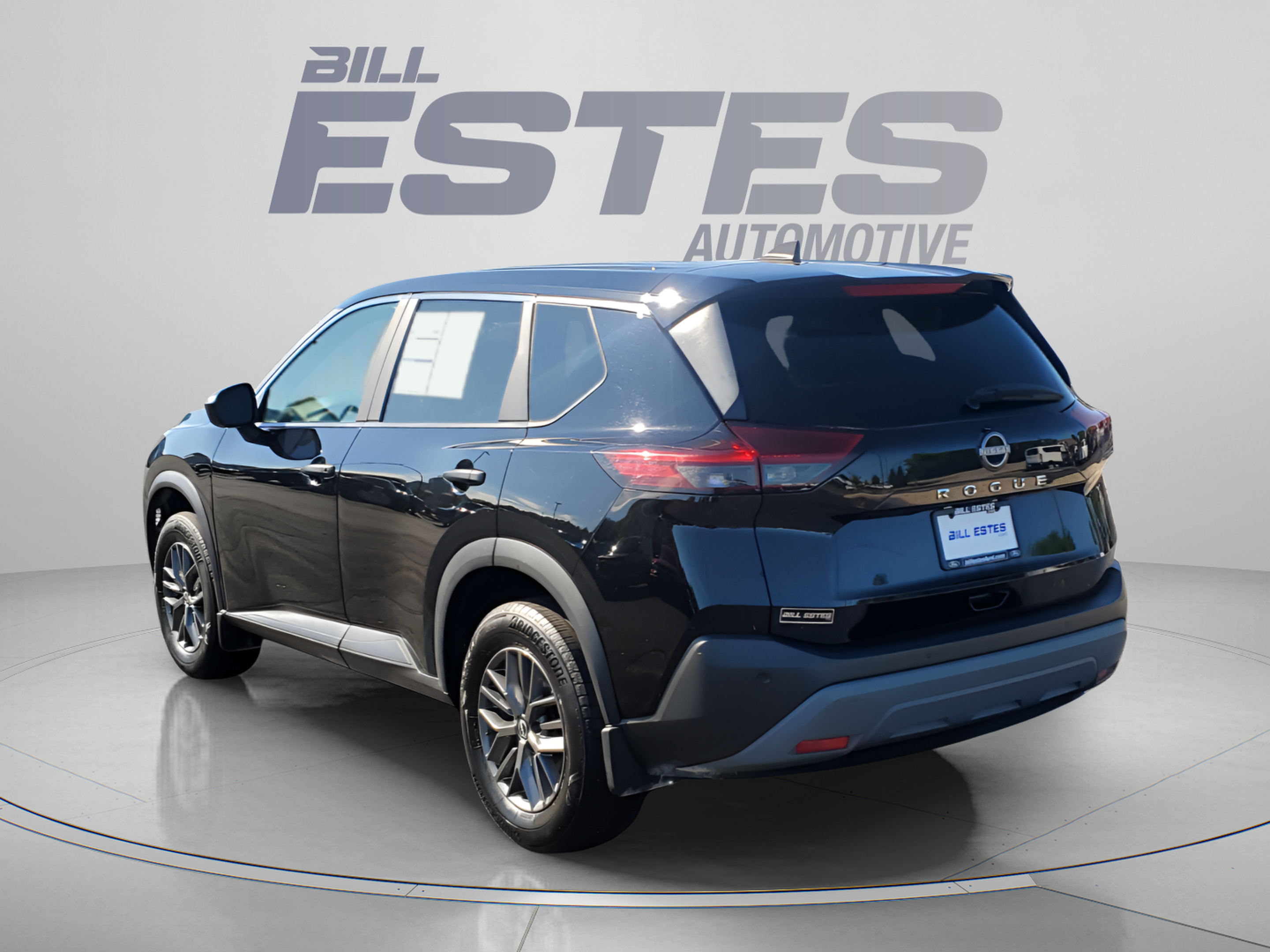 Used 2023 Nissan Rogue S FWD image 2