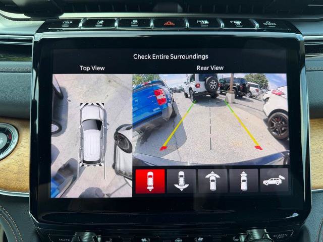 Used 2023 Jeep Grand Cherokee Summit AWD/4WD image 17
