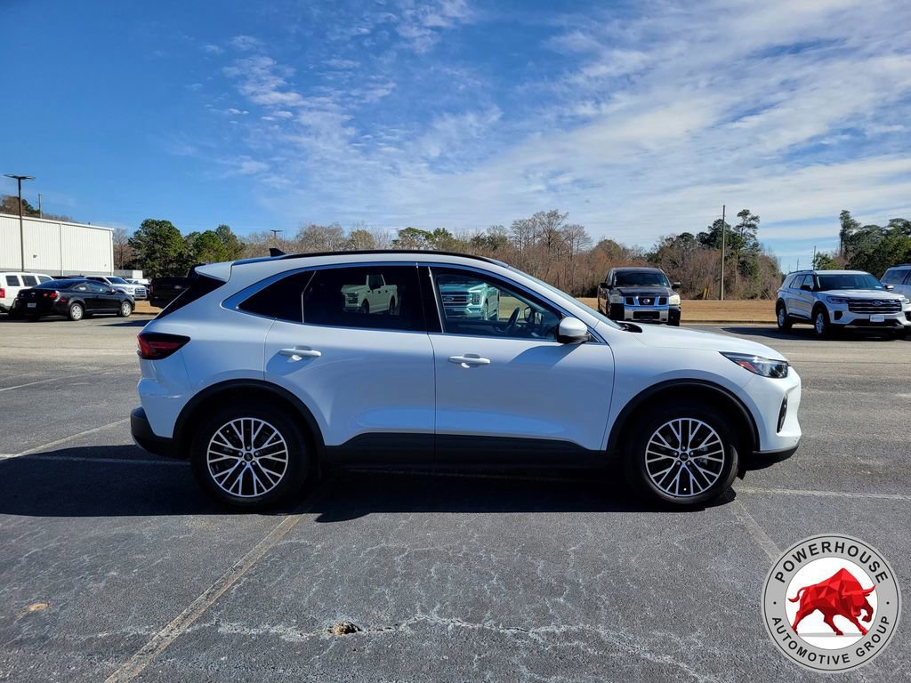 Certified 2025 Ford Escape SE w/ PHEV Premium Package image 6