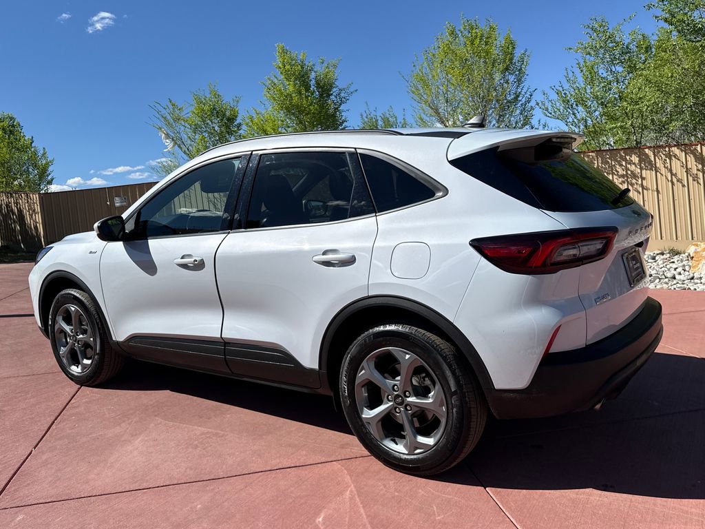 Certified 2025 Ford Escape ST-Line Select AWD/4WD image 6