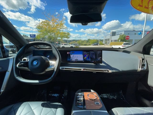 Used 2022 BMW iX xDrive50 w/ Premium Package AWD/4WD image 15