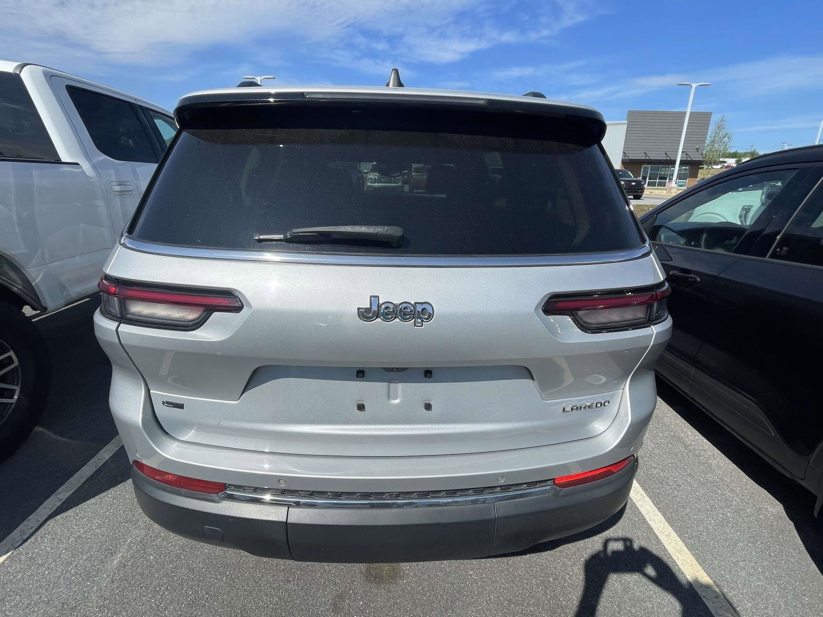 Used 2021 Jeep Grand Cherokee L Laredo w/ Luxury Tech Group I RWD image 11