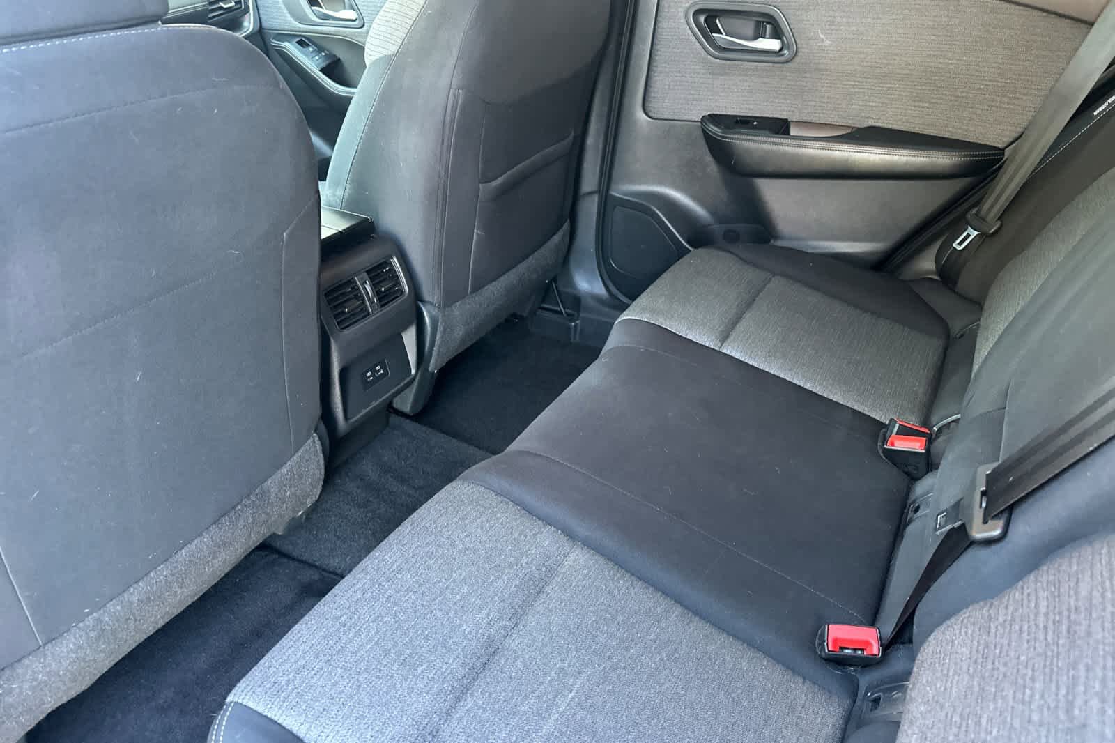 Used 2023 Nissan Rogue SV AWD/4WD image 4