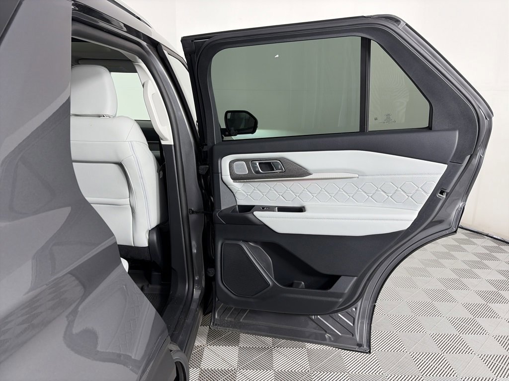 Certified 2025 Ford Explorer Platinum w/ LUX Leather Package image 28