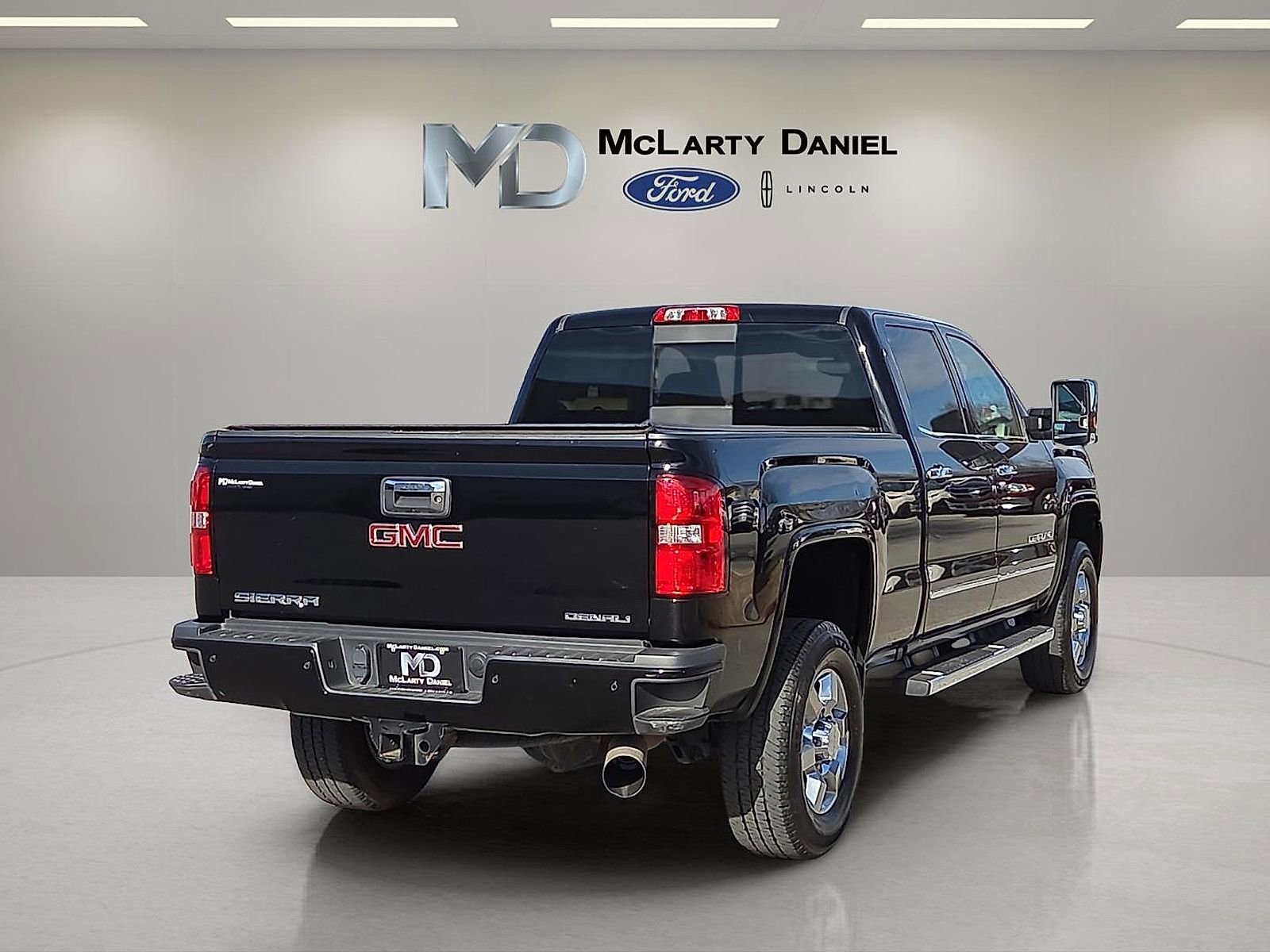 Used 2017 GMC Sierra 3500 Denali w/ Duramax Plus Package AWD/4WD image 5