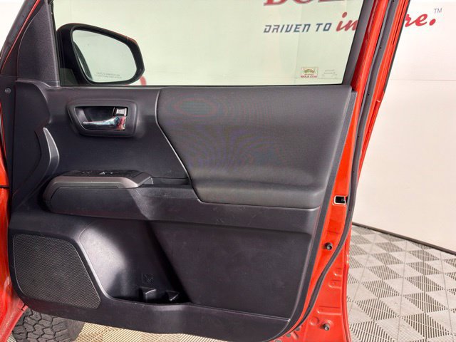 Used 2018 Toyota Tacoma TRD Off-Road AWD/4WD image 34