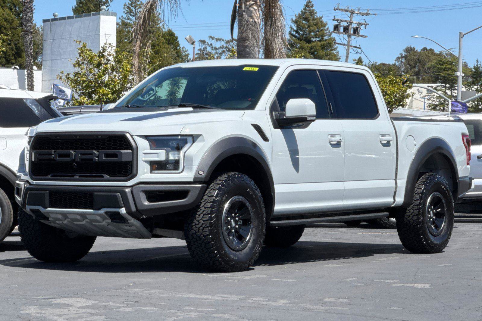 Certified 2017 Ford F150 Raptor w/ Equipment Group 802A Luxury image 30