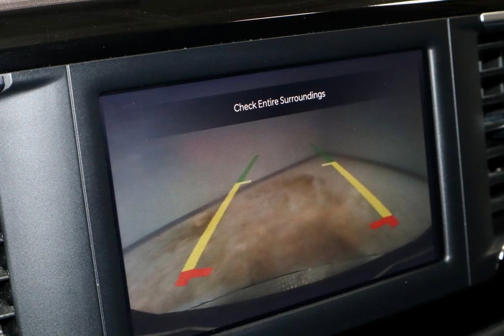 Used 2023 Chrysler Voyager LX FWD image 2