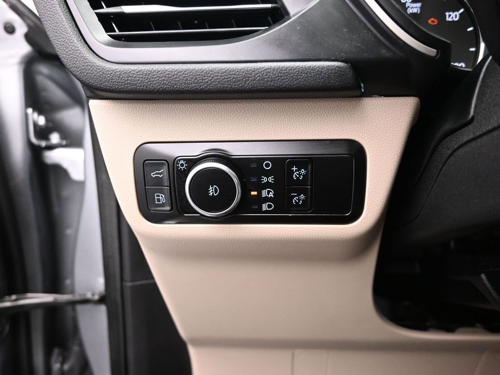 Certified 2022 Ford Escape SEL image 40