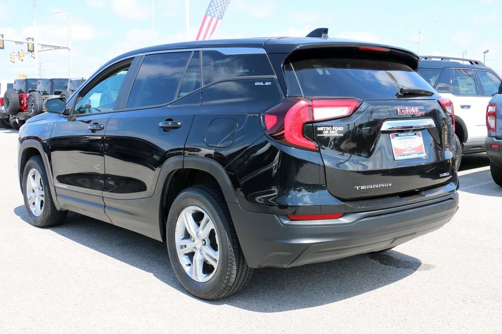 Used 2024 GMC Terrain SLE AWD/4WD image 7