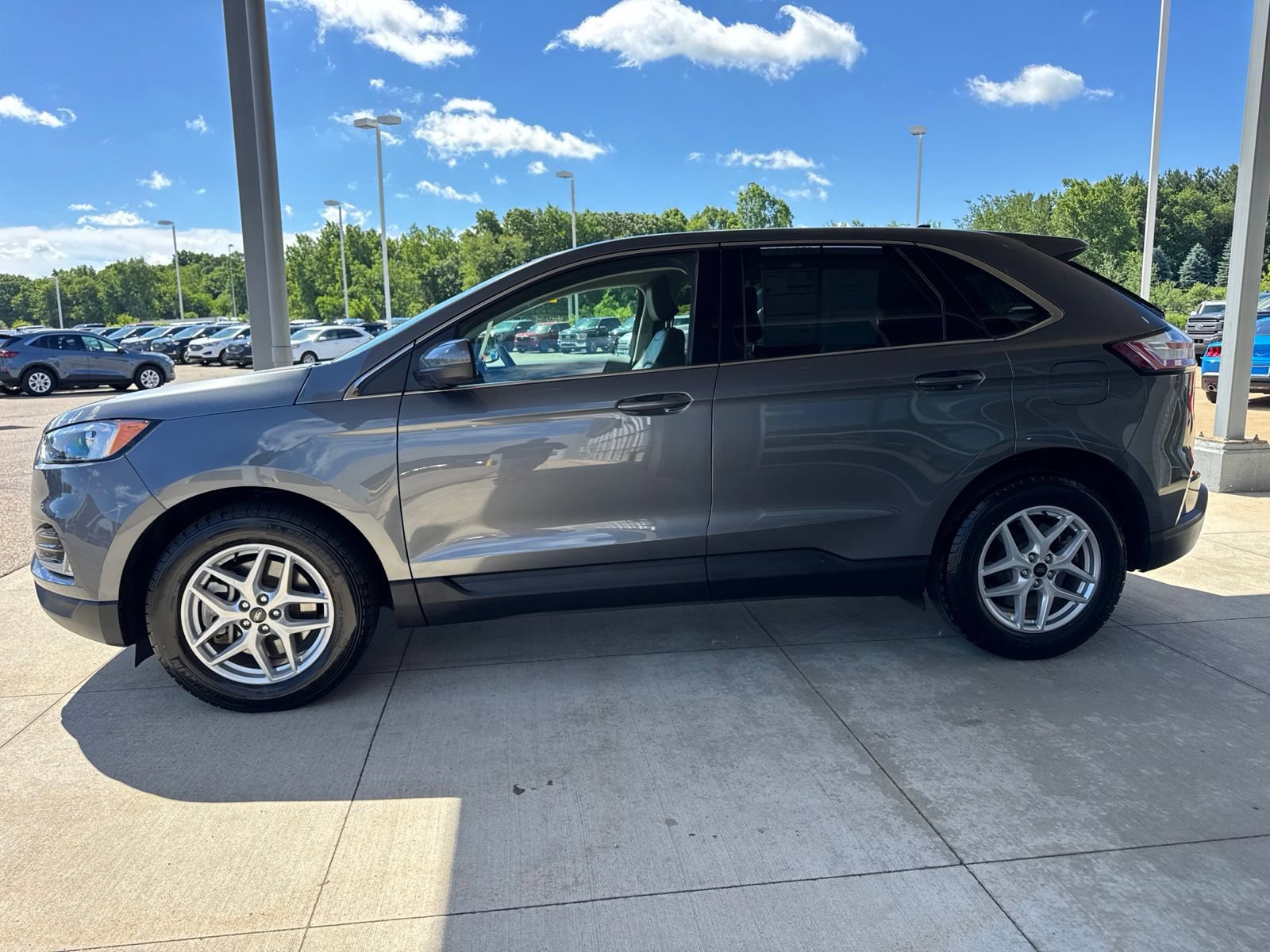 Certified 2024 Ford Edge SEL w/ Convenience Package AWD/4WD image 4
