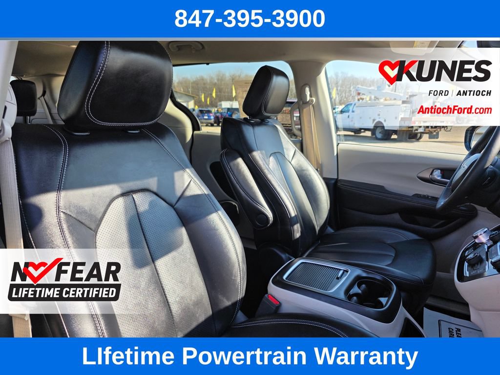Used 2024 Chrysler Pacifica Touring-L FWD image 34