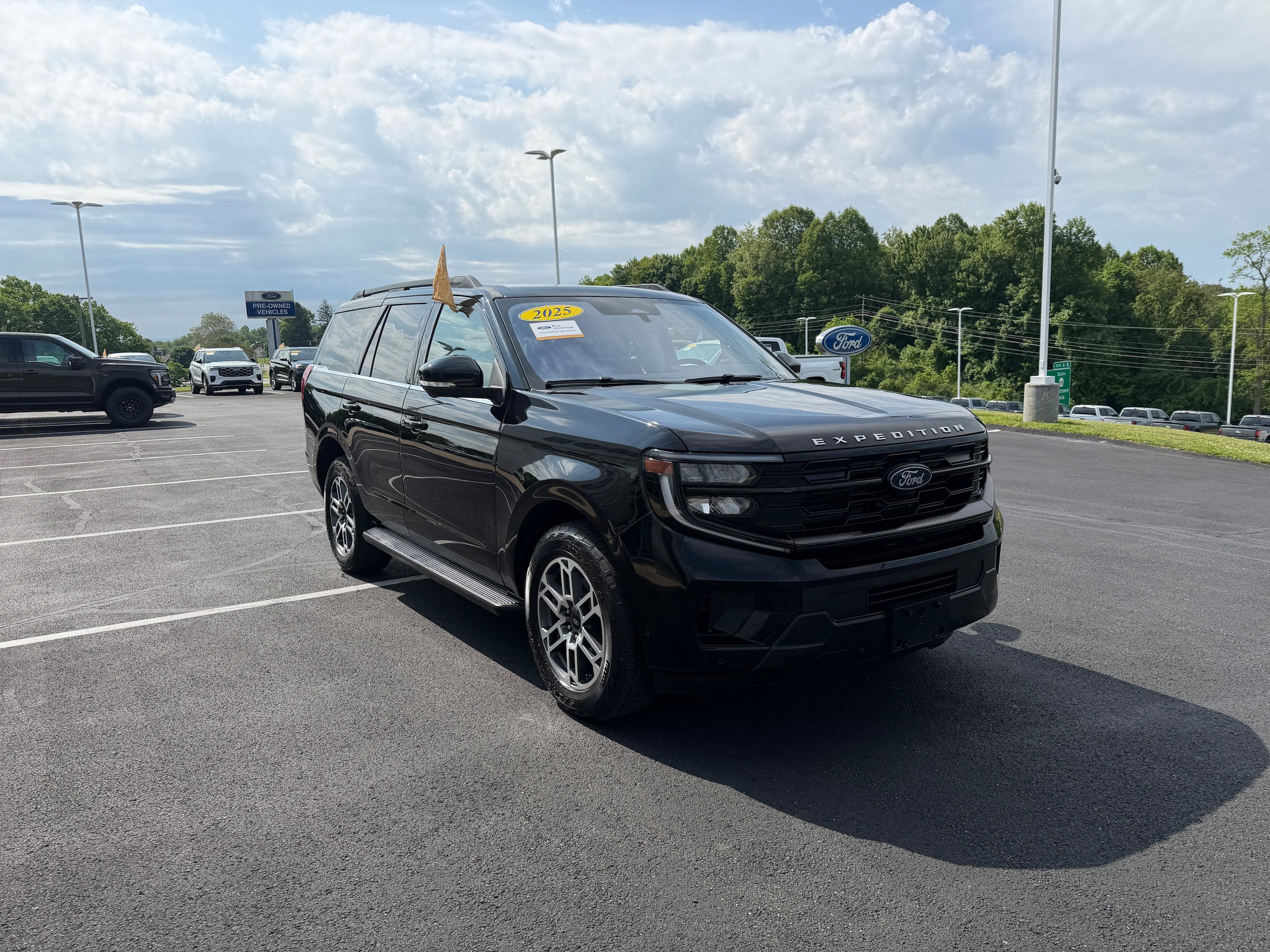 Certified 2025 Ford Expedition Active AWD/4WD image 4