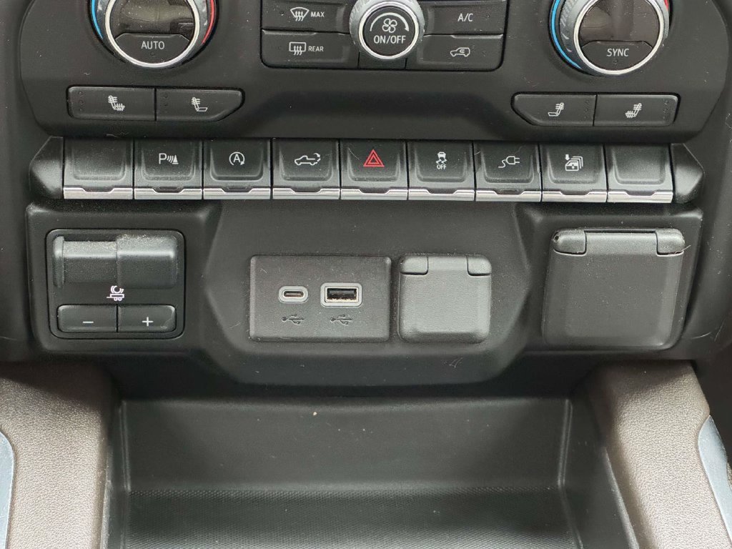 Used 2020 Chevrolet Silverado 1500 RST w/ Texas Edition AWD/4WD image 9