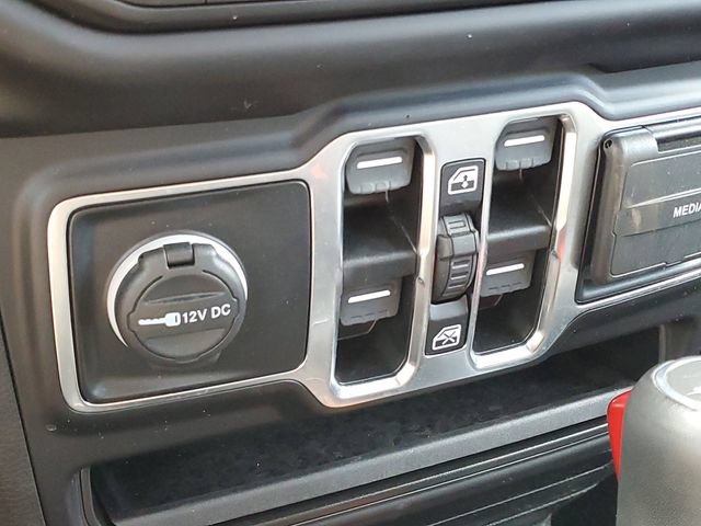 Used 2022 Jeep Wrangler Unlimited Sahara w/ Cold Weather Group AWD/4WD image 18