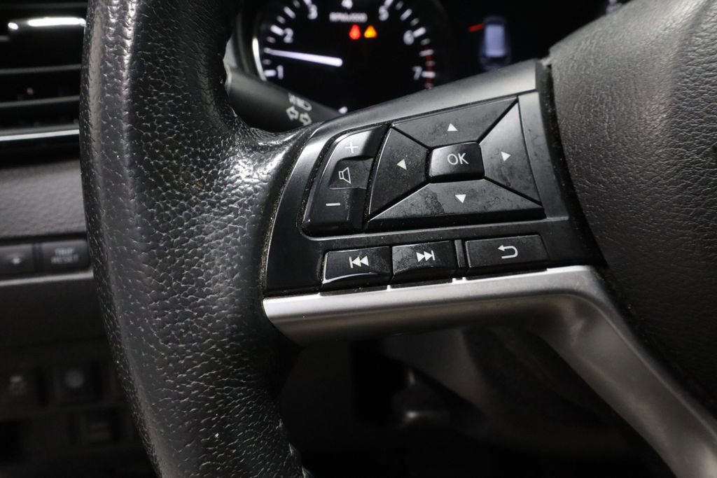 Used 2019 Nissan Rogue SV image 26