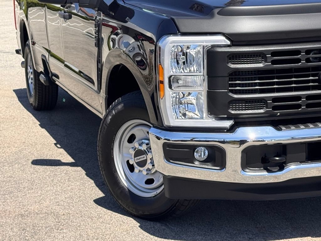 Certified 2024 Ford F250 XL w/ XL Chrome Package RWD image 4