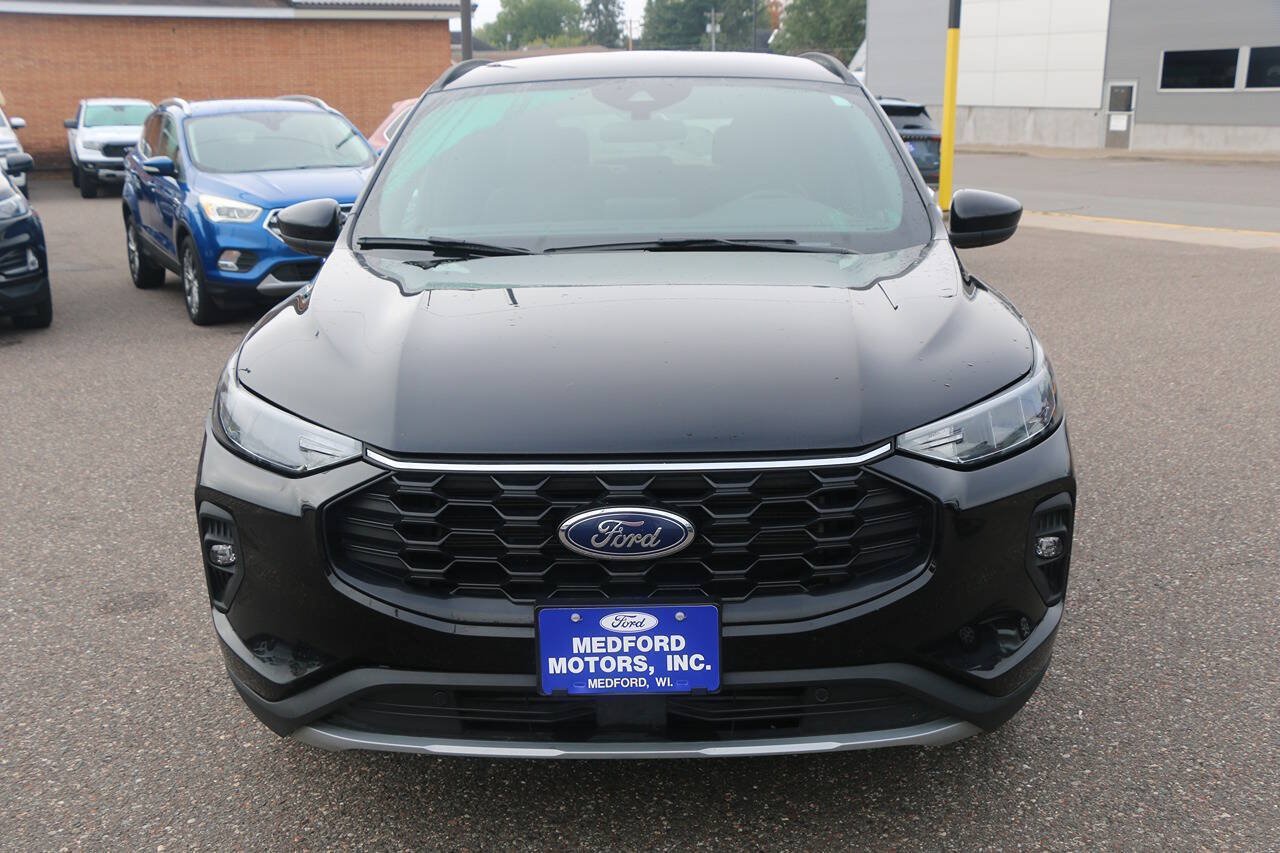 Certified 2025 Ford Escape ST-Line Select AWD/4WD image 10