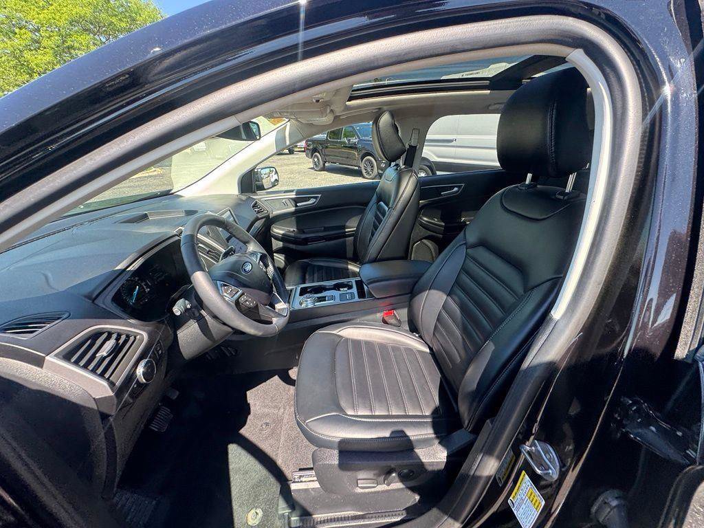 Certified 2024 Ford Edge SEL w/ Convenience Package AWD/4WD image 9